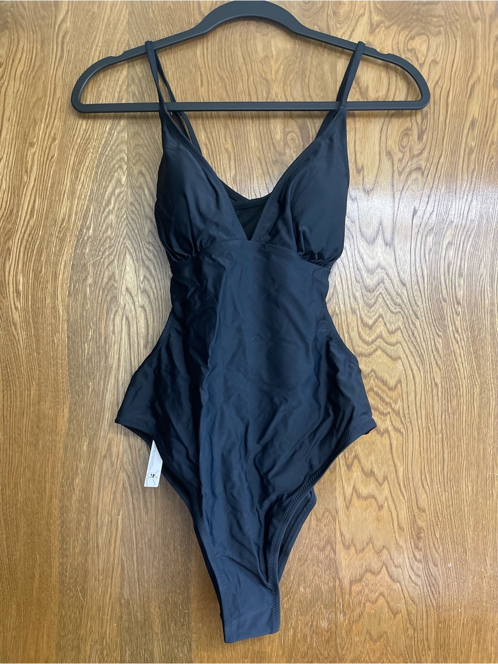 Medium Black One-Piece Swimsuit Classic Fit cross cross back straps